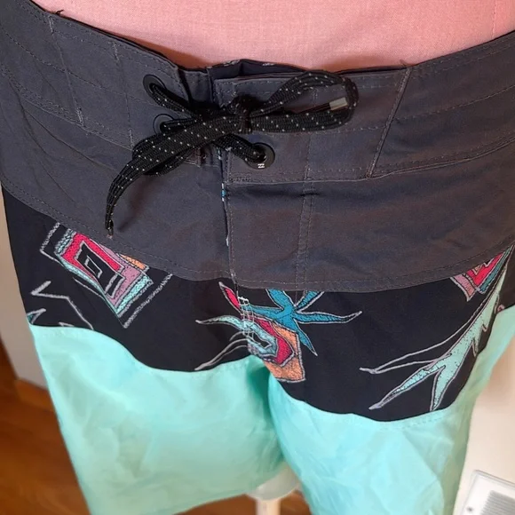 Billabong Men’s Boardshorts - Picture 2 of 7